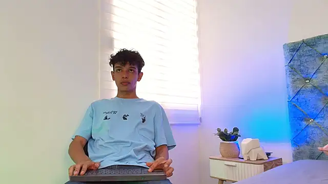 maxfrost 1 online show from December 2025 07:10:01 PM