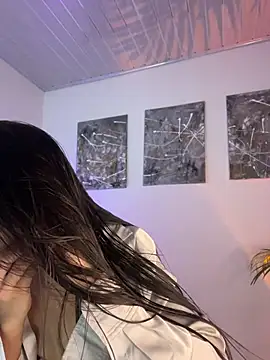 Nicollewest1 online show from May 2026 11:00:01 PM
