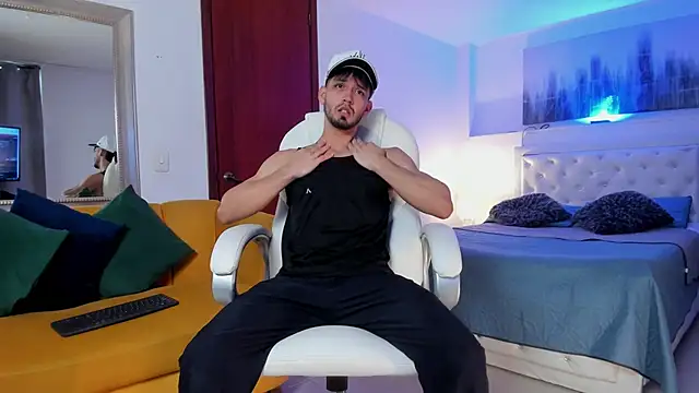 Snapshot of HarryFosster chatting on January 2026 07:28:02 PM HarryFosster online show from January 2026 07:28:02 PM