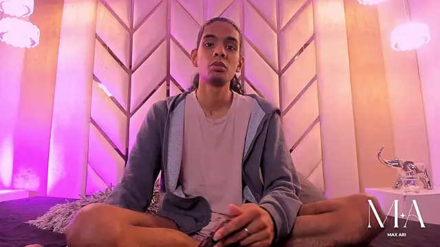 Max Ari online show from January 2026 03:45:02 AM