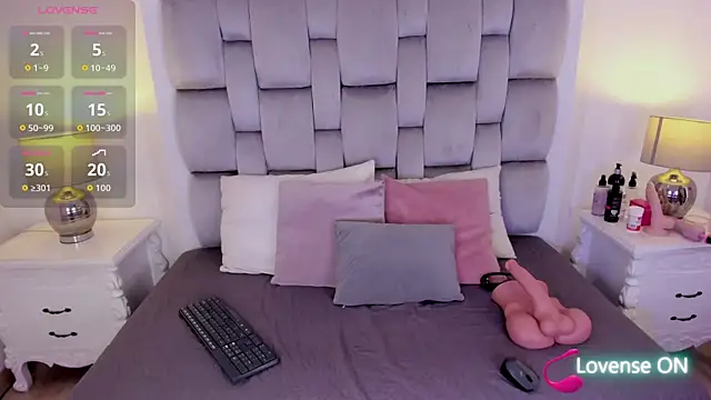 amber  ferrera online show from April 2026 07:43:01 PM