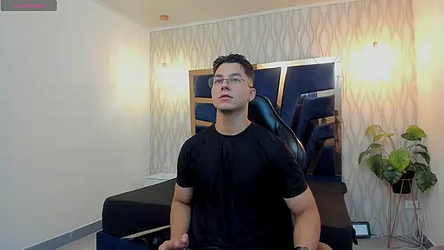 Noah Clarkk online show from April 2026 05:02:02 PM