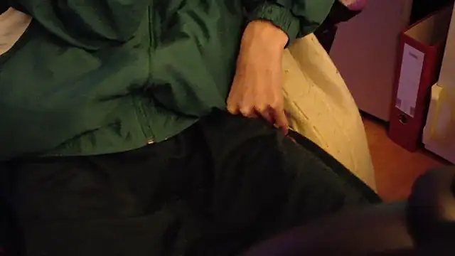 Snapshot of Gay-Versaut chatting on December 2025 08:06:01 PM Gay-Versaut online show from December 2025 08:06:01 PM