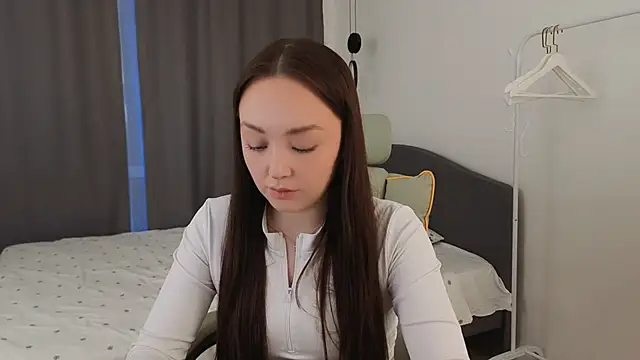 fallin lovee online show from March 2026 01:51:01 PM