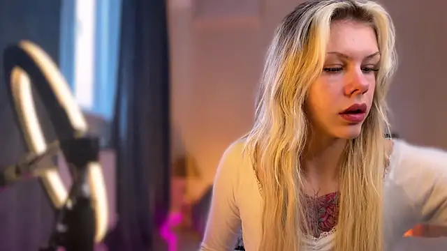 ScoobeDeDoo online show from December 2025 06:32:02 AM