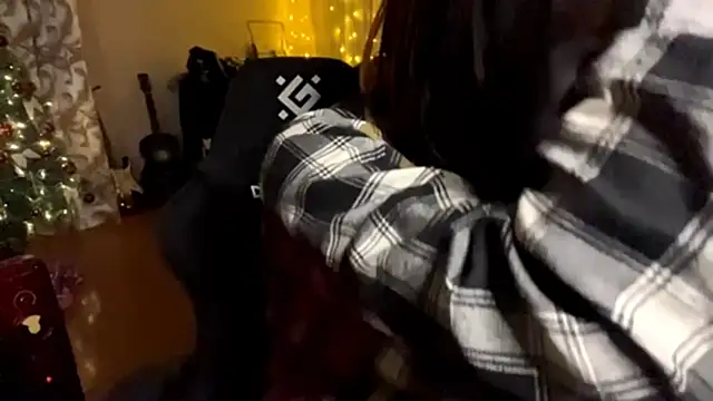 Snapshot of emo_sweet chatting on December 2025 10:17:02 PM emo sweet online show from December 2025 10:17:02 PM