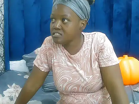 Snapshot of DarkBeauty33 chatting on December 2025 10:44:02 AM DarkBeauty33 online show from December 2025 10:44:02 AM