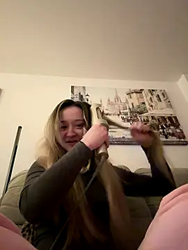 Snapshot of LilyLuck_ chatting on January 2026 09:39:02 PM LilyLuck online show from January 2026 09:39:02 PM