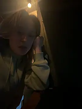 Snapshot of LilyLuck_ chatting on February 2026 06:28:01 PM LilyLuck online show from February 2026 06:28:01 PM