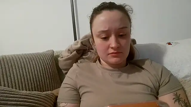 Snapshot of LilyLuck_ chatting on February 2026 06:27:01 PM LilyLuck online show from February 2026 06:27:01 PM