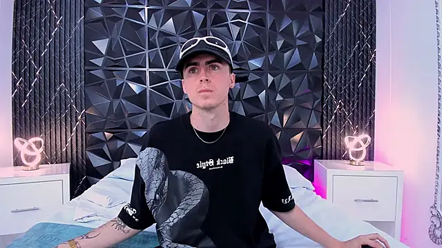 Snapshot of SpaceBoy1 chatting on February 2026 08:54:01 PM SpaceBoy1 online show from February 2026 08:54:01 PM