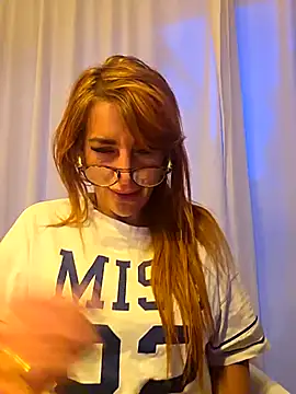 LaLynn online show from April 2026 07:20:01 PM
