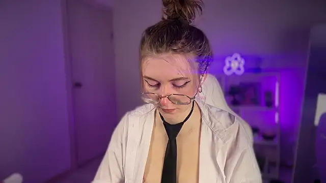 KellySunn online show from April 2026 09:04:01 AM