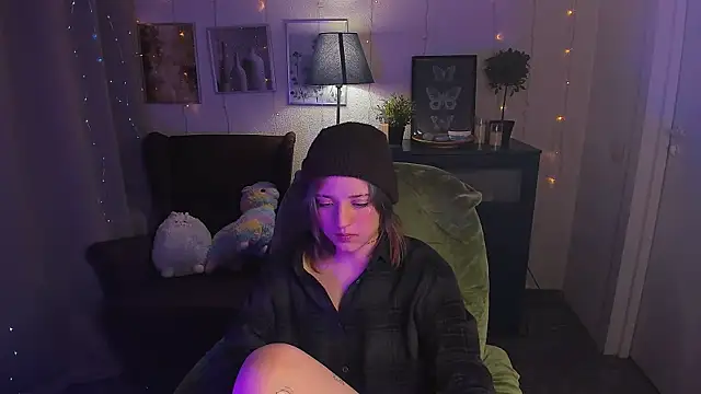 SarahShelby online show from April 2026 08:59:02 PM