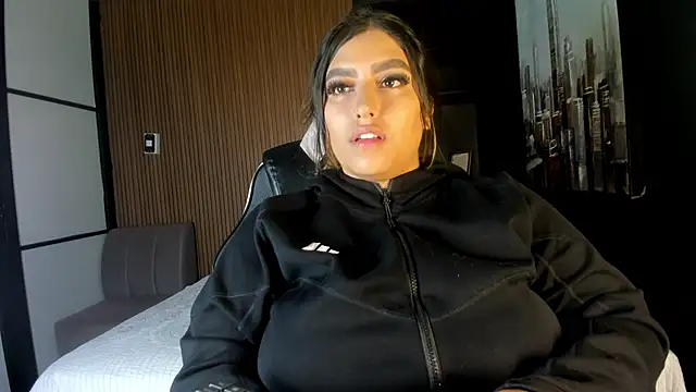 AmbarBrownn  online show from April 2026 01:00:02 AM