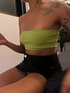 Snapshot of bety13 chatting on March 2026 09:25:01 PM bety13 online show from March 2026 09:25:01 PM