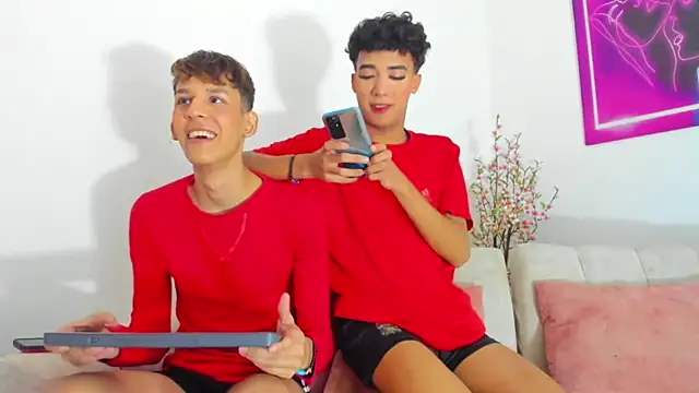 Snapshot of Pleasure_boys_hot chatting on December 2025 09:22:02 PM Pleasure boys hot online show from December 2025 09:22:02 PM