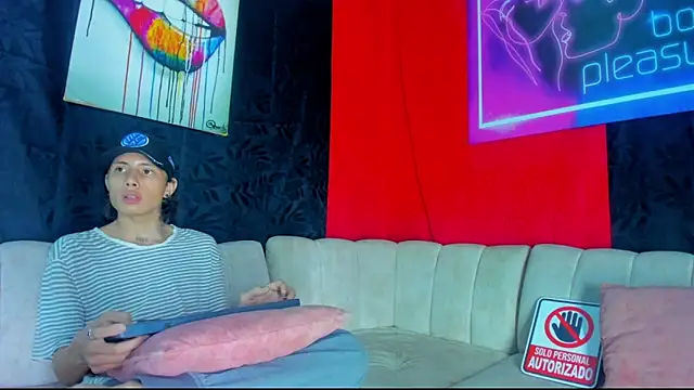 Snapshot of Pleasure_boys_hot chatting on January 2026 08:01:01 PM Pleasure boys hot online show from January 2026 08:01:01 PM