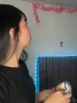 junorise23 online show from April 2026 04:29:01 AM