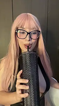 Snapshot of EmmaInPink chatting on February 2026 03:09:01 PM EmmaInPink online show from February 2026 03:09:01 PM