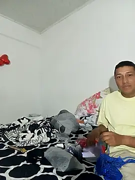 Snapshot of pareja_latina1483 chatting on January 2026 02:25:02 AM pareja latina1483 online show from January 2026 02:25:02 AM