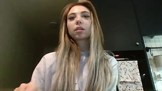 Snapshot of TeenLily chatting on December 2025 06:05:02 PM TeenLily online show from December 2025 06:05:02 PM