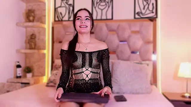 Snapshot of Sophieh_Sweet chatting on February 2026 10:03:01 PM Sophieh Sweet online show from February 2026 10:03:01 PM