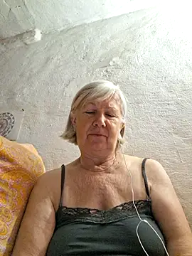 Snapshot of KlaudiaDarling chatting on June 2026 06:33:02 PM KlaudiaDarling online show from June 2026 06:33:02 PM