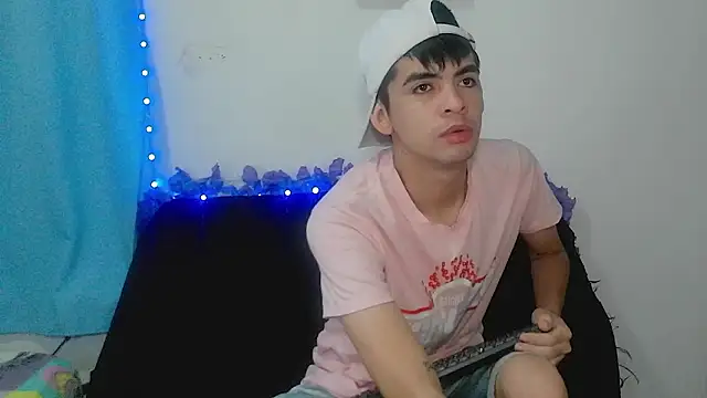 Snapshot of nico22love chatting on February 2026 12:10:02 PM nico22love online show from February 2026 12:10:02 PM