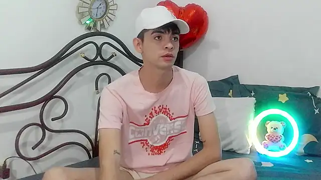 Snapshot of nico22love chatting on February 2026 12:09:02 AM nico22love online show from February 2026 12:09:02 AM