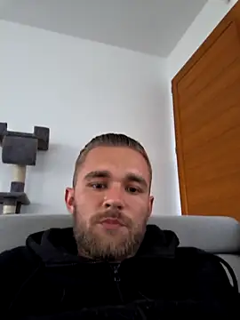 Benjamiinlt online show from May 2026 06:38:01 PM