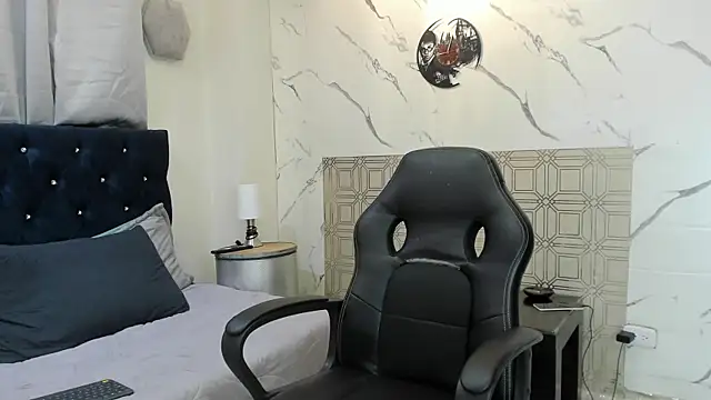 asher lux online show from April 2026 07:58:01 PM