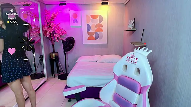 Snapshot of Sol_rousse chatting on January 2026 12:00:01 PM Sol rousse online show from January 2026 12:00:01 PM