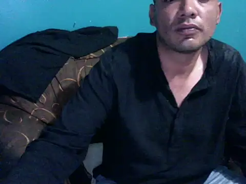 latinomoreno95 online show from May 2026 11:56:01 PM