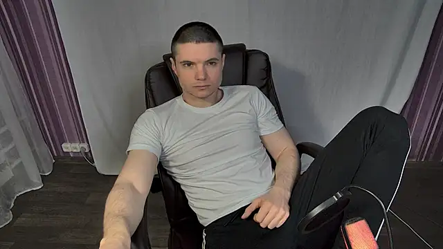 LoveMike1 online show from April 2026 04:57:02 PM