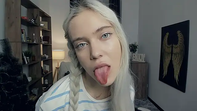 KristalCrowner online show from January 2026 07:23:01 PM