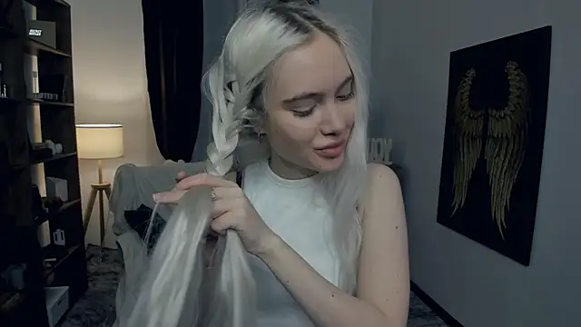 KristalCrowner online show from February 2026 07:09:02 PM