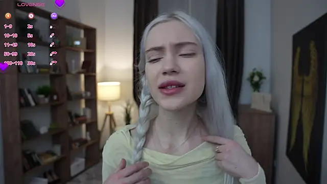 KristalCrowner online show from March 2026 07:10:01 PM