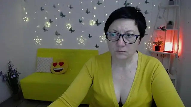 EmilyL0ve online show from April 2026 09:39:33 PM
