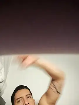 MrWolfHot online show from January 2026 05:43:02 AM