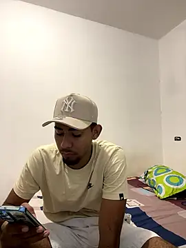 Snapshot of youngalexofficial chatting on January 2026 05:33:01 AM youngalexofficial online show from January 2026 05:33:01 AM