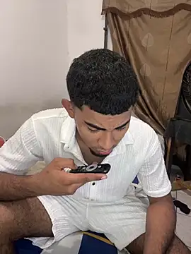 Snapshot of youngalexofficial chatting on February 2026 11:36:02 PM youngalexofficial online show from February 2026 11:36:02 PM