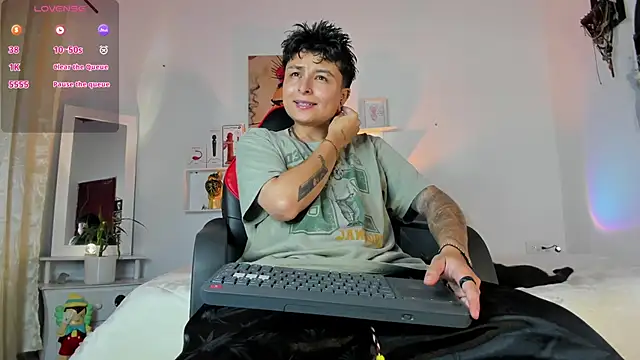 Snapshot of Zury_Ramirez chatting on March 2026 11:18:01 PM Zury Ramirez online show from March 2026 11:18:01 PM