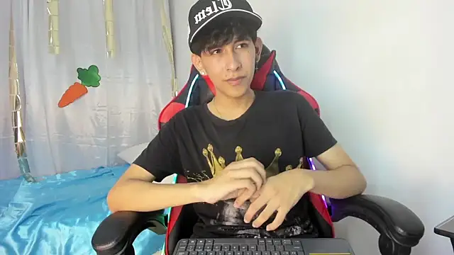 julian xx online show from April 2026 07:10:01 PM