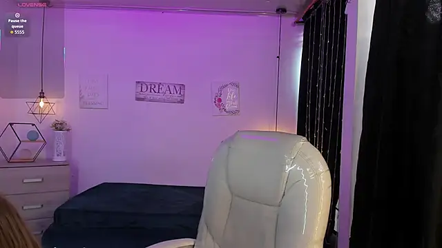 Kendry fox420  online show from February 2026 07:06:01 PM