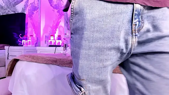 TyagoRoberts  online show from February 2026 02:53:01 AM