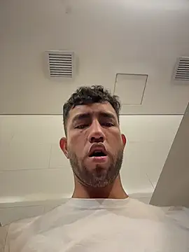 liam bronw online show from April 2026 04:04:01 PM