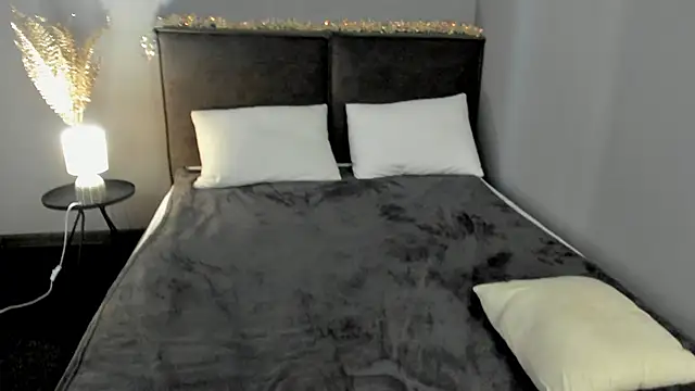 Snapshot of SkinyJoys chatting on February 2026 06:40:02 AM SkinyJoys online show from February 2026 06:40:02 AM