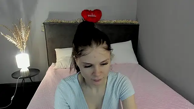 Snapshot of SkinyJoys chatting on February 2026 02:01:02 AM SkinyJoys online show from February 2026 02:01:02 AM