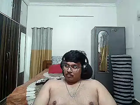 Snapshot of maxi23932 chatting on May 2026 11:28:02 AM maxi23932 online show from May 2026 11:28:02 AM